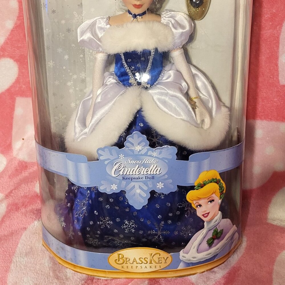 Disney Princess Snowflake CINDERELLA Porcelain Brass Key Keepsake Doll 2004 - Picture 3 of 7